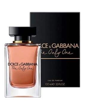 The Only One captures the essence of sophisticated and hypnotizing femininity. The Only One’s signature lies in the surprising combination of violet and coffee giving life to an enchanting floral scent. Like the woman it represents, the fragrance is an intricate play of opposites. It is from this fusion of the unexpected, a Mocha Violet note, that it draws its appeal. The violet opens the fragrance, combining with subtle touches of bergamot to create a lively, fresh and juicy bouquet. At the heart, seductive notes of rich coffee are blended with charming iris. Finally, the warm base of vanilla and patchouli lends a tactile, comforting quality, enveloping the senses in an opulent embrace.