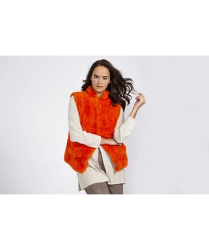 Please note all One-Size Jayley products comfortably fit sizes 8-14. This faux fur gilet is ideal for wearing everyday. With its one sizing and casual pockets, it'll add a luxurious finishing touch to any outfit.
