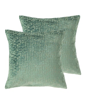 Perfect to add colour and texture to any room, the Delphi cushion features a maze-like design on a velvet jacquard for a plush finish. Contrasted with the linen-look reverse, for contemporary style.