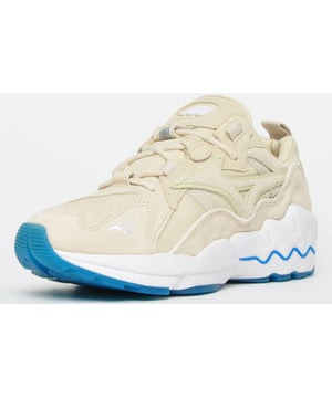 Het Wave Rider 1-silhouet van het legendarische Japanse sportkledinglabel Mizuno ziet de klassieke stijl uit 1998 opnieuw uitgebracht met een nieuwe moderne kleurstelling. Deze beige versie is vakkundig ontworpen met een mix van mesh en suède leer a
