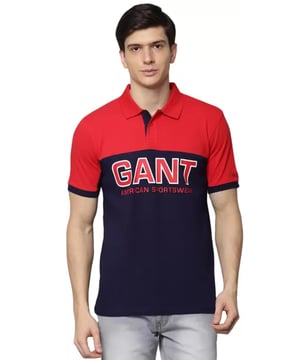 Gant multi logo regular fit polo shirt. The beauty of an elegant polo t-shirt is that you know it will never go out of style. You will wear it everywhere to work, on the weekends, and so on for years and years. Featuring a polo collar and short sleeves, this t-shirt has a stylish appeal.