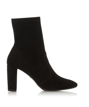 The Optical boot from Dune London exudes simple sophistication. Elevated by a bold block heel and finished with a panelled design. It's the perfect choice for your day-to-evening lineup.