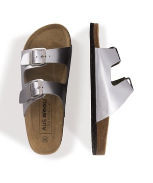 Sandalia perfecta para climas más cálidos. talla unisex hasta UK13 Parte superior de cuero genuino suave Plantilla completa de gamuza de cuero de primera calidad Entresuela liviana con acolchado para mayor amortiguación y comodidad Correas con hebilla doble que permiten un ajuste fácil y un excelente ajuste Suela exterior de EVA; muy duradero y liviano. El estilo de moda de la temporada, excelente relación calidad-precio para un producto completamente de cuero. 100% nuevo y de alta calidad, viene en una caja de marca, adecuada para regalar.