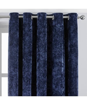 The Verona crushed velvet ringtop eyelet curtains provide you with a opulent centrepiece for your home. The velvet-look material and insulating properties will keep you feeling cosy in the colder months while it's room darkening design will shield you from the low winter sun. Large ringtop detailing make it easy to install, meaning no fussy hooks. Plush and regal the construction of the fabric allows it to catch and reflect light giving it a shimmering appearance.