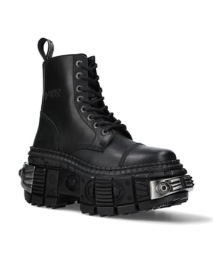 De Iconic Boot WALL083-C4 komt uit de altijd zo populaire Wall-collectie, gemaakt van het beste huidleer gecombineerd met een duurzame rubberen zool. Deze laarzen zijn voorzien van een vetersluiting, een gedempte binnenzool en een leren voering en belichamen de kwaliteit, stijl en comfort die je van New Rock Boots mag verwachten. Deze stijlvolle unisex-laarzen hebben een rubberen hak van 10 cm, waardoor je een opvallende verschijning krijgt die zeker de aandacht zal trekken. De pasvorm is fantastisch, strak en sexy zoals afgebeeld. Waarom koop je niet iets dat uniek, veelzijdig, stijlvol en anders is. Hakhoogte - 10 cm Platformhoogte - 8 cm Schachthoogte - 14 cm Kuitbreedte - 28 cm