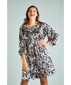 Yumi curves top dresses