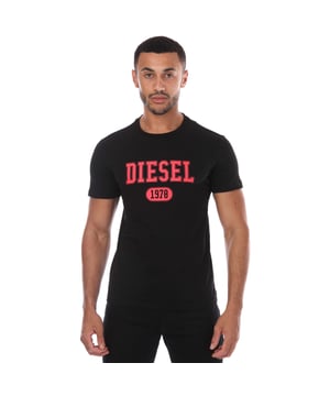 Camiseta de la marca Diesel con un diseño contemporáneo y cómodo, ideal para el uso diario. 

Confeccionada en algodón de alta calidad, que garantiza suavidad y transpirabilidad para un confort duradero. 

Destaca por el llamativo logotipo Diesel en el pecho, acompañado del número "1978" en un óvalo, ambos en un color contrastante que añade un toque de carácter y estilo a la prenda.

El corte Slim fit, más estrecho, proporciona un ajuste moderno y favorecedor, resaltando la silueta sin sacrificar comodidad.

El diseño incluye cuello redondo con un bajo elástico que asegura un ajuste duradero, y mangas cortas para un estilo clásico y versátil.

Perfecta para combinar con jeans o pantalones casuales, esta camiseta es una adición esencial que aporta un estilo urbano y auténtico al guardarropa masculino.
 Composición: 100% Algodón
 Cuidados:
- Lavar a máquina máx. 30ºC y en ciclo suave.
- Evitar el uso de blanqueadores.
- Usar secadora a baja temperatura.
- Planchar a baja temperatura.