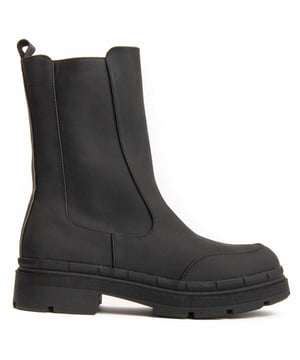 Plateaustiefel für Damen. Bequeme Passform. Hergestellt aus veganen Materialien. Hergestellt von anderen Marken für unsere Marke. Ungefähre Maße: 4 cm Absatz, 2 cm Plateau, 22 cm Schafthöhe und 12 cm Schaftbreite.