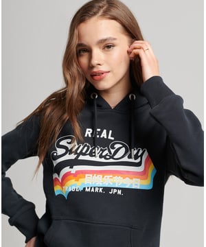 Sweatshirt Superdry Vintage-Logo Damen Blau Baumwolle. Authentisches Kleidungsstück der Marke Superdry - Streetwear/Sportswear-Design von Superdry - Superdry für Damenmode, perfekt für den Alltag - Sweatshirt in Blau passt hervorragend zu Ihrer Garderobe - bequeme Baumwollqualität - klassisch - Vintage-Logo -