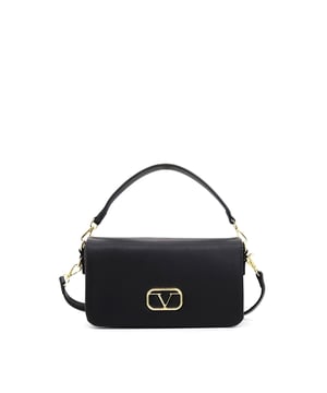 Bolso bandolera para mujer. El cierre es con botón magnético. Los bolsillos internos son uno con cremallera. Los bolsillos externos están ausentes. La bandolera es ajustable y extraíble en ecopiel. El asa es extraíble en ecopiel. Hay un compartimento interno. El material exterior es ecopiel. Internamente está forrado en poliéster. Medidas: 28x17x8 cm. Producto de moda