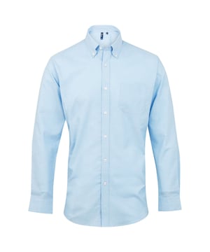 70% Baumwolle, 30% Polyester. Gewebe: Oxford-Stoff. Design: Unifarben. Button-Down-Kragen.  2 Rückenfalten, Rückenpasse, Auschneidbares Etikett, Pflegeleicht. Passform: Anliegend geschnitten. GSM (Gramm pro Quadratmeter): 135. Taschenart: 1 Brusttasche. Bündchen: anpassbar, Für Manschettenknöpfe, Doppelknopf. Nachhaltigkeit: Amfori-Freigabe, BSCI, Oeko-Tex Standard 100 zertifiziert, REACH, Sedex. Button-Down-Kragen, Schaftrand zum Umklappen. Saum: Geschwungener Saum. Langärmlig.