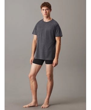 Calvin Klein LOGO COTTON Mens Crew Neck T Shirt Dark Grey Heather

Closure/Fastening: Pull-On

Features: Comfort

Item Weight: 0.4 KG

Clothing Fit: Regular

Single Or Multi Pack?: Single

Gift Boxed: No

Material Composition: 100% Cotton
Product Code: 000NM2748EQQ0