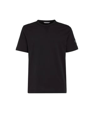 Camiseta de corte regular para hombres de CALVIN KLEIN JEANS, hecha de algodón. El modelo tiene cuello redondo y mangas cortas.