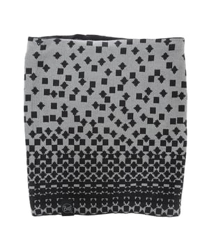 Cuello de punto y polar.
Calentador de cuello casual de tricot con capa interior de forro polar. Calentador de invierno con protección polar y estilo para días y entornos fríos. Diseño BUFF Lifestyle, protección y estilo.
Diseño: Punto
 Medidas: 26 x 29 cm
 Composición: 100% Acrílico
 Cuidados:
Lavar a máquina máx 30º
-No planchar
-No usar lejía
-No lavar en seco