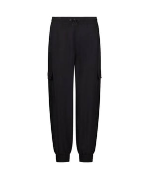 90% Polyester, 10% Elastaan. Stof: Geweven. Ontwerp: Logo, Effen, Gedrukt. Zakken: 2 zijzakken, 2 dijbeenzakken, klepsluiting. Taille: Elastisch, Knevelsluiting. Zoom: Elastisch.
