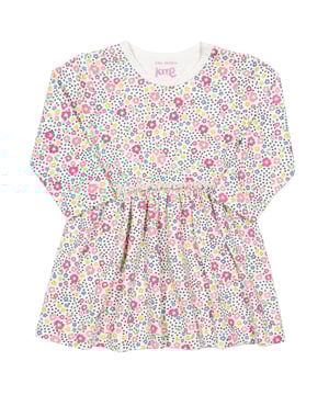 Our pretty home ditsy design brings together style with practicality perfectly. A combined bodysuit and dress gives a great look with lots of comfort and is oh so practical for adventurous little ones on the go.