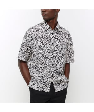 Boxy fit, Leopard print, Crinkle texture, Collared, Short sleeves, Button fastening