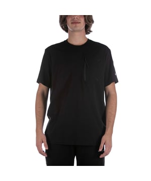 Especificaciones: Camiseta de manga corta con cuello redondo confeccionada en jersey de algodón, bolsillo en el pecho con cierre de cremallera con termocostura Ajuste: Regular El modelo lleva talla: M Altura del modelo: 180 cm