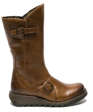 Las botas de cuero con hebilla MES 2 de Fly London para mujer de la línea Sminx son una elegante incorporación a cualquier guardarropa. Estas botas cuentan con una elegante correa lateral baja con una hebilla de marca de forma contemporánea, complementada con una segunda hebilla justo debajo de la línea superior moldeada. El logotipo característico de Fly London está grabado en el tacón alto con paneles. Fabricadas con parte superior de cuero de primera calidad, forro de microfibra y plantilla, ofrecen estilo y comodidad. La suela de goma TR duradera y el tacón de 3,5 cm garantizan la estabilidad, mientras que una cremallera lateral proporciona un fácil acceso. Parte superior: cuero, forro: microfibra, plantilla: microfibra, suela: goma TR, altura del tacón: 3,5 cm, cierre de cremallera, detalles de hebilla, logotipo grabado en el talón.