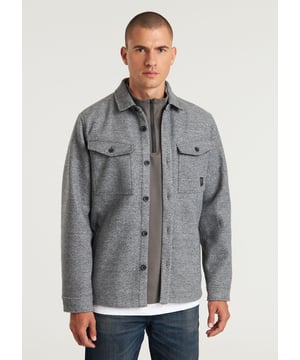 Fit & Material The Stryke Herring is a regular fit overshirt made from 100% cotton.  Details This overshirt features a herringbone pattern, button closure, 2 side pockets, and 2 chest pockets with button closures.  Specs  Regular fit Herringbone pattern Button closure 4-pocket CHASIN' details