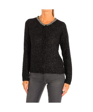 Knitted Sweater Le temps des Cerises.
 Color Black
 Suitable for cold weather, casual for every day.
 Round neck and long sleeve.
 Main snap button closure.
 Details in silver.
 Seams seen in tone.

 Composition: 68% Acrylic, 15% Polyamide, 2% Metallic fiber.

 -Machine wash at a maximum temperature of 30º.
 -Do not use a dryer.
 -Do not use bleach.
 -Iron temperature max. 110º.
 -Do not dry clean.
 Composition: 68% Acrylic, 15% Polyamide, 2% Metallic fiber.
 Care:
- Machine wash at a maximum temperature of 30º.
 - Do not use a dryer.
 - Do not use bleach.
 - Iron max. temperature 110º.
 - Do not dry clean.