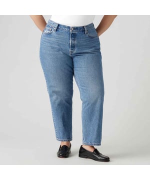 Womens Levis 501 Plus Cropped Jeans in denim.- 5-pocket construction. - Button fly.- Branded leather patch at rear waist.- Logo tag to reverse.- Belt loops.- Straight through your hip and thigh.- Stretch.- 99% Cotton  1% Elastane.- Ref: 859530031