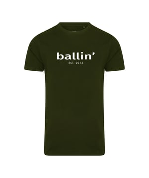 Heren t-shirt van het merk Ballin Est. 2013. Deze shirts van Ballin Est. 2013 zijn gemaakt van 100% biologisch katoen, en hebben tapered fit. Dit is een iets smallere pasvorm. Het zachte katoen zorgt voor een heerlijk draagcomfort.  Modelnaam: Tapered Fit ShirtCategorie: heren t-shirtMaterialen: biologisch katoenKleur: groen