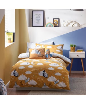 Step into the world of Beatrix Potter with the Peter Rabbit™ Sleepy Head duvet cover set. The charming print features enchanting illustrations of Peter sleeping under the moon and stars after a busy day of causing mischief! An adorable pinstripe design of Peter tucked in catching up on sleep covers the reverse, giving you two looks in one! Available in three playful colours, to suit any interior style.