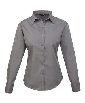 65% Polyester, 35% Katoen. Stof: Popeline. Ontwerp: Eenvoudig. Sluiting: Knoopsluiting. Halslijn: Collared. Manchet: Dubbele knoop. Mouwtype: Met lange mouwen. Hem: Afgerond. 2 rugpijlen. Duurzaamheid: Amfori, BCI goedgekeurd, REACH, Sedex, WRAP gecertificeerd. 6 VK: 31 in. 8 VK: 33 in. 10 VK: 35 in. 12 VK: 37 in. 14 VK: 39 in. 20 VK: 45 in. 22 VK: 47 in. 24 VK: 49 in. 26 VK: 51 in. 28 VK: 53 in. 18 VK: 43 in. 16 VK: 41 in. 30 VK: 55 in.