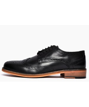 Crafted from quality soft leather in a well sought-after all black colourway, the Scottsdale has a smooth finish that would upgrade a smart look or add an elegant touch to any smart-casual outfit. The pin hole styling around the toe and heel is inspired by vintage footwear and gives the Catesby England Scottsdale mens premium leather shoe a timeless design that wont go out of fashion. 
 Featuring a full lace up front, combined with a premium leather textile inner lining, providing a comfortable and secure fit throughout all wear. The durable outsole proudly boasts fashionable retro styling with a slight raised heel making these Scottsdale shoes an absolute fashion must have! 
 - Premium leather upper 
 - Classic brogue design 
 - Lace-up closure for the perfect fit 
 - Durable rubber outsole 
 - Authentic vintage look