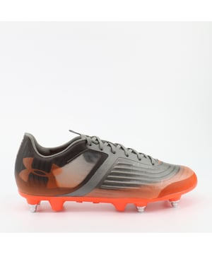 Una capa interna de material auxético flexible se moldea alrededor del pie para un ajuste y sensación preciso de guantes que está realmente personalizado para cada pie.