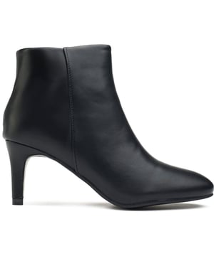 Camina por la pasarela y sé el centro de atención con el tacón Dina de Solesister, el epítome de la sofisticación elegante. Estos deslumbrantes botines negros bajos presentan un diseño atemporal de punta redonda con elegantes tacones que prometen elevar tu estilo y estatura. Fabricados con materiales de primera calidad con apariencia de cuero, tanto la parte superior como la suela están diseñadas para brindar durabilidad y comodidad. Perfectos para una salida nocturna o un día en la oficina, ¡el tacón Dina agrega un toque de glamour a cualquier atuendo!