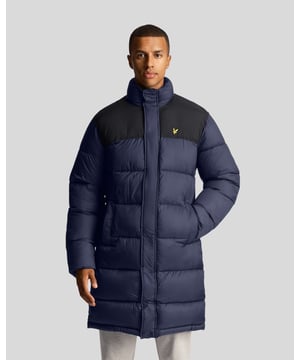 Lyle & Scott's Blue Jacket is lichtgewicht en voorzien van het merklogo op beide armen. Het heeft een centrale ritssluiting. Deze regular-fit jas valt normaal qua maat en heeft een merkbadge op de linkerborst., Lyle & Scott blauwe jas, gemaakt in China, 100% nylon, vulling: 100% polyester, merklogo op de borst, centrale ritssluiting, normaal Pasvorm, maat valt normaal, merkbadge linksvoor op de borst, blauwe jas