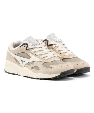 Sneakers in jaren 90-stijl met een bovenwerk van suède en mesh en een rubberen buitenzool.
