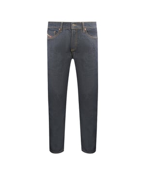 Jeans Diesel Cintura estandar, pierna conica, bragueta de botones 53% Lyocell 40% Algodon 6% Poliester 1% Elastano Pierna recta, insignia de la marca Insignia de la marca Diesel, insignia negra