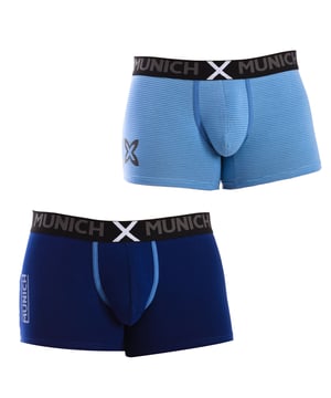 Pack-2 Bóxers de la marca Munich.
Cinturilla de goma elástica, con el nombre de la firma bordado. 
Tejido cómodo y transpirable.
Frontal anatómico, con capacidad de sujetar sin apretar.
Costuras vistas a tono.
 
 Composición: 95% Algodón, 5% Elastáno
 Cuidados:
Lavar a máquina a máximo 30º
No usar lejía
No lavar en seco.
No permite plancha ni secadora.