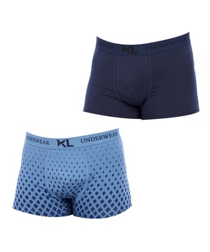 Pack de 2 bóxers para hombre de Kisses&Love, confeccionados en algodón de alta calidad para ofrecer estilo, confort y funcionalidad en el día a día.

Características:

- Diseño: Modelos clásicos y estampados que combinan estilo y versatilidad.
- Tejido: Mezcla de algodón transpirable que favorece la evaporación del sudor y una óptima circulación del aire, manteniendo una sensación de frescor prolongada.
- Cinturilla: Goma elástica extra suave con el nombre de la marca para un ajuste cómodo y seguro.
- Confort: Frontal anatómico que sujeta sin apretar, ofreciendo soporte ideal durante todo el día.
- Durabilidad: Algodón resistente al desgaste y la deformación, incluso tras numerosos lavados.

Perfectos para quienes buscan ropa interior práctica y cómoda, estos bóxers son también una opción ideal como regalo para ocasiones especiales como cumpleaños, Navidad o aniversarios.

¡Elige estilo, calidad y confort con Kisses&Love y date un capricho!
 Composición: 95% Algodón, 5% Elastano
 Cuidados:
Lavar a temperatura máxima 30º.
Secar a temperatura baja.
No usar lejía.
No planchar.
No lavar en seco.