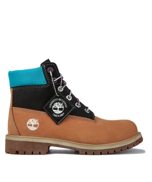 Timberland Qualitätsstiefel für Jungen in Braun, 15 cm hoch.<BR><BR>- Obermaterial aus Nubukleder.<BR>- PrimaLoft® 200g Isolation für Wärme.<BR>- Schnürsenkel aus 100 % PET, hergestellt aus recycelten Plastikflaschen.<BR>- Wasserdichte Nähte.<BR>- Stahleinlage für Unterstützung des Fußgewölbes.<BR>- Gepolsterter Kragen.<BR>- Teile aus rostfreiem Stahl.<BR>- EVA-Mischschaum-Einlegesohle für Dämpfung.<BR>- Profilierte Gummisohle.<BR>- Obermaterial aus Leder und Textil, Textilfutter, synthetische Sohle.