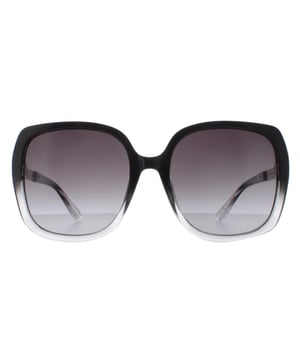 Las gafas de sol Guess GF0406 05B con degradado ahumado negro tienen una montura cuadrada y elegante hecha a mano con acetato de primera calidad, que ofrece un ajuste cÃ³modo y una larga durabilidad. Las lentes proporcionan una protecciÃ³n UV de primera clase, garantizando que tus ojos permanezcan a salvo de los rayos nocivos a la vez que mejoran la claridad visual. Con el distintivo logotipo de Guess colocado con gusto en las patillas y disponibles en una variedad de sofisticados colores, las gafas de sol GF0406 aÃ±aden un toque de glamour a cualquier look.