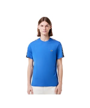 Lacoste band krokodil blauw katoenen t-shirt voor heren. Authentieke kleding van het merk Lacoste - streetwear/sportswear design van Lacoste - Lacoste voor modieuze mannen, perfect om elke dag te dragen - Lacoste T-shirt in de kleur blauw past perfect bij de rest van je garderobe - comfortabel katoenen materiaal - klassiek - krokodillenband -.