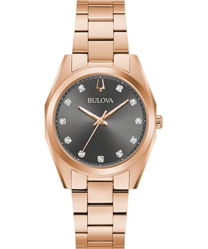 Dit Bulova Dames horloge beschikt over een Quartz binnenwerk. De kast (31 mm mm) is vervaardigd uit RVS (Rosékleurig) en heeft een Mineraalglas. De band is Rosékleurig RVS. Dit horloge uit de Bulova Surveyor reeks is een mooi en tijdloos geschenk. Verras jezelf of iemand anders met dit cadeau. Bovendien geniet u hierbij van 2 jaar garantie tegen alle fabricagefouten.