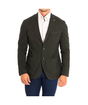 La americana de manga larga con corte regular hombre es una prenda esencial en el vestuario masculino, ideal para ocasiones formales y eventos especiales. Esta chaqueta de traje se caracteriza por sus mangas largas, que aportan un toque de elegancia y sofisticación. Su corte regular asegura un ajuste cómodo y favorecedor, adaptándose a diferentes tipos de cuerpo.

Confeccionada en materiales de alta calidad, la americana con corte regular garantiza durabilidad y un excelente acabado. Su diseño versátil permite combinarla fácilmente con camisas, pantalones de vestir o incluso jeans, convirtiéndola en una opción perfecta tanto para el entorno laboral como para salidas más informales.

Esta prenda de manga larga es ideal para crear looks elegantes y modernos, ya sea para una reunión de negocios, una cena o un evento social. Su estilo atemporal asegura que siempre estés a la moda, mientras que su confort la convierte en una elección preferida para el uso diario.

La americana de manga larga con corte regular hombre es una opción excelente para quienes buscan una prenda que ofrezca calidad, estilo y funcionalidad. Con esta chaqueta, disfrutarás de una combinación perfecta de elegancia y confort, haciéndote sentir seguro y atractivo en cualquier momento. Su fácil mantenimiento y durabilidad la convierten en un básico esencial en el armario masculino, adecuada para cualquier temporada y ocasión.
 Composición: 91% Algodón, 8% Lino, 1% Elastano.
 Cuidados:
- No utilizar lavadora.
- Planchar a media temperatura, máx. 110ºC.
- No utilizar secadora.
- No admite lejía.