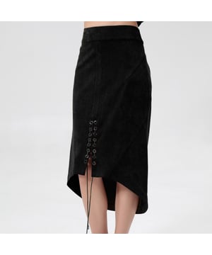 Een originele lijn met deze rok die vooraan naar de knieën gaat en op het kalf achterin duikt. Snijd in een licht stretch dicht suede, gestructureerd met een spleet vooraan versierd met oogjes en veter. Om te associëren met laarzen en een shirt voor een eigentijdse en androgyne look, of met stiletto's en een top / jas voor een meer verfijnde look.

Productdetails:
Enigszins trapezium- en diepgaande vorm
Zip Center terug
Vooraan: 51 cm
Het model meet 1m73 en heeft een maat 38