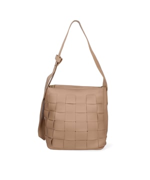 Bolso bandolera para mujer. El cierre es con cremallera. Los bolsillos internos son uno con cremallera. Los bolsillos externos están ausentes. Falta la correa para el hombro. El mango es regulable en resina. Hay un compartimento interno. El material exterior es PVC. Internamente está forrado en poliéster. Medidas: 24x28x14 cm. Hecho en Italia
