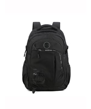 Mochila unisex. El cierre es con cremallera. Los bolsillos internos son bolsillos multifuncionales. Hay tres bolsillos externos con cremallera y dos laterales abiertos. Falta la correa para el hombro. El asa es de tela. Hay un compartimento interno. El material exterior es poliéster. Internamente está forrado en poliéster. Medidas: 31x20x49 cm. Producto de moda