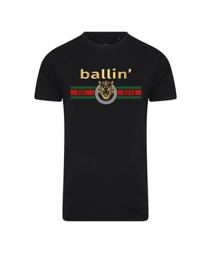 Heren t-shirt van het merk Ballin Est. 2013. Deze shirts van Ballin Est. 2013 zijn gemaakt van 100% katoen, en hebben regular fit. Het zachte katoen zorgt voor een heerlijk draagcomfort.  Modelnaam: Tiger Lines ShirtCategorie: heren t-shirtMaterialen: katoenKleur: zwart