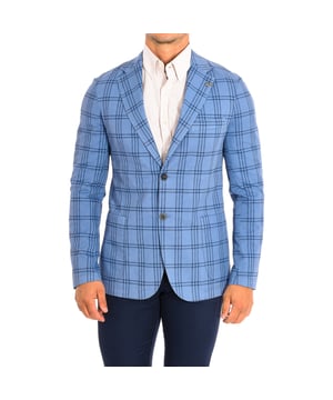 La americana de manga larga con corte regular hombre es una prenda clásica y sofisticada, ideal para ocasiones formales y eventos especiales. Esta chaqueta de traje se distingue por sus mangas largas, que aportan un toque elegante y profesional. Su corte regular asegura un ajuste cómodo y favorecedor, adaptándose a diferentes tipos de cuerpo.

Confeccionada en materiales de alta calidad, la americana con corte regular garantiza durabilidad y un acabado impecable. Su diseño versátil permite combinarla fácilmente con camisas, pantalones de vestir o incluso jeans, convirtiéndola en una opción ideal tanto para el entorno laboral como para salidas más informales.

Esta prenda de manga larga es perfecta para crear looks elegantes y contemporáneos, ya sea para una reunión de negocios, una cena o un evento social. Su estilo atemporal asegura que siempre estés a la moda, mientras que su confort la convierte en una elección preferida para el uso diario.

La americana de manga larga con corte regular hombre es una excelente opción para quienes buscan una prenda que ofrezca calidad, estilo y funcionalidad. Con esta chaqueta, disfrutarás de una combinación perfecta de elegancia y confort, haciéndote sentir seguro y atractivo en cualquier momento. Su fácil mantenimiento y durabilidad la convierten en un básico esencial en el armario masculino, adecuada para cualquier temporada y ocasión.
 Composición: 98% Algodón, 2% Elastano.
 Cuidados:
- No utilizar lavadora.
- Planchar a media temperatura, máx. 110ºC.
- No utilizar secadora.
- No admite lejía.