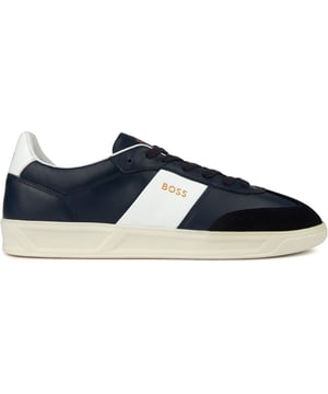 Las elegantes zapatillas de corte BOSS Brandon Tenn son imprescindibles para el guardarropa con estilo deportivo. Estas zapatillas deportivas en cuero de primera calidad, con marcas sutiles y detalles de diseño refinados, seguramente harán una declaración, mientras que la suela de goma duradera garantiza comodidad durante todo el día. Estas zapatillas ofrecen una apariencia limpia y clásica que combina sin esfuerzo con jeans o chinos para una apariencia sofisticada. actualización de estilo.