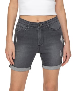Diseñados para mujeres con visión de la moda que valoran tanto el estilo como la comodidad! Los Enzo Ladies Skinny Stretch Ripped Shorts ofrecen un ajuste perfecto con 5 bolsillos funcionales y un cómodo cierre de cremallera. Estos versátiles jeans de mezclilla llevarán tu guardarropa casual al siguiente nivel.