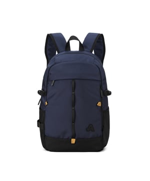 Unisex-Rucksack mit Reißverschluss. eine offene Innentasche. Zwei vordere Außentaschen mit Reißverschluss und zwei offene Seiten. fehlender Schultergurt. im Stoffgriff. Innenfächer. RucksackUnisex-Außenmaterial, innen mit Polyester gefüttert. Maße: 31x16x44 cm. Modeprodukt